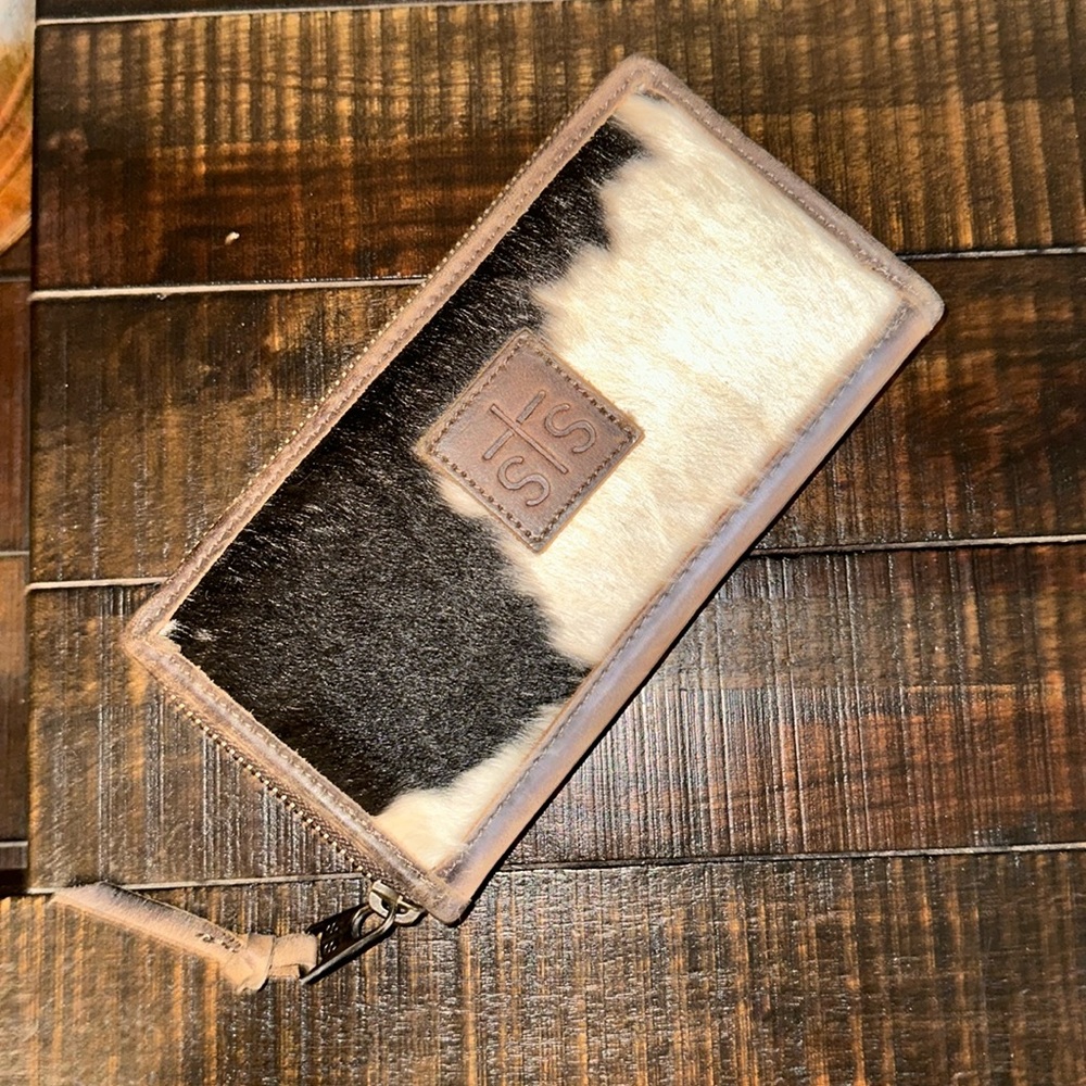 STS Ranchwear cowhide wallet